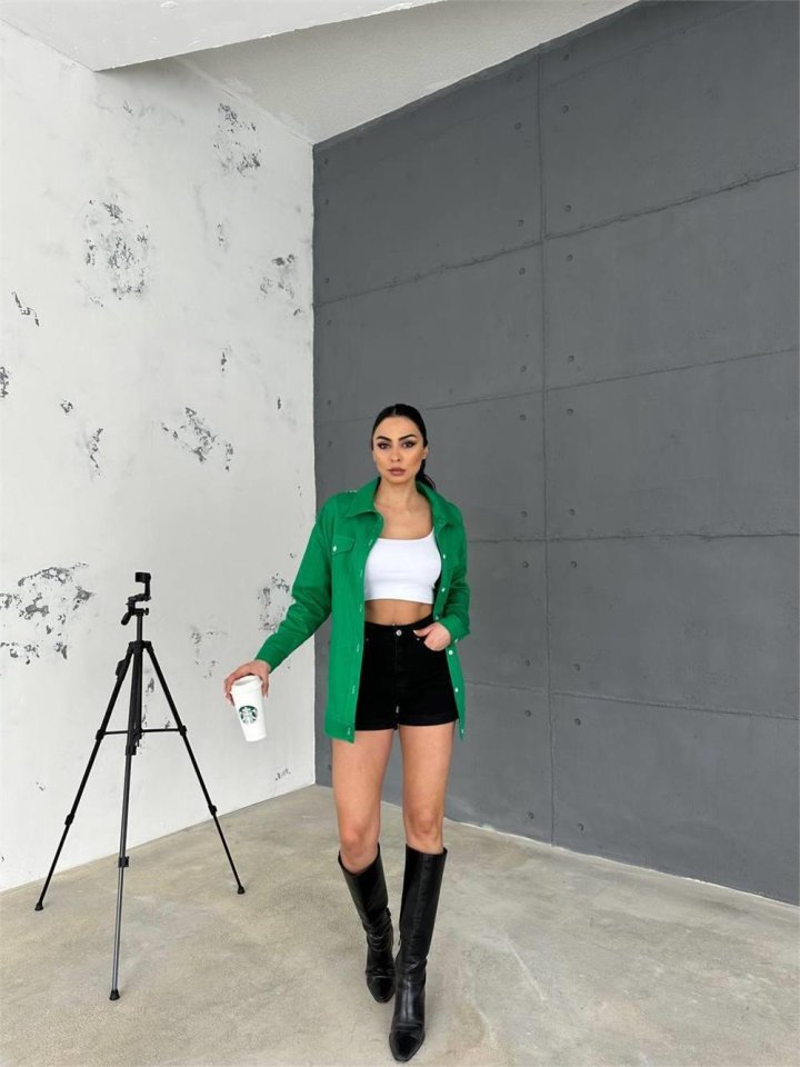 Kauluspaita Kourtnie